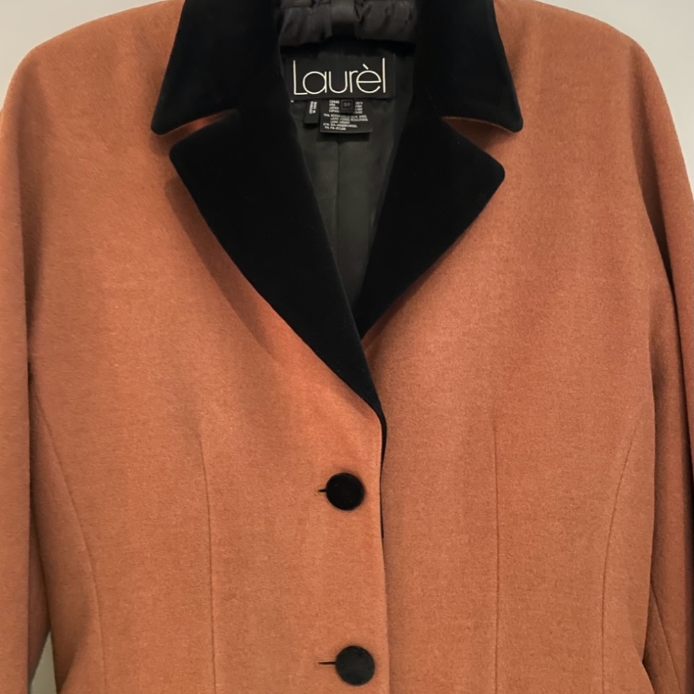💥 HOST PICK💥  Gorgeous Vintage Escada Laurèl Suit, Jacket and Skirt in cognac - Picture 2 of 16